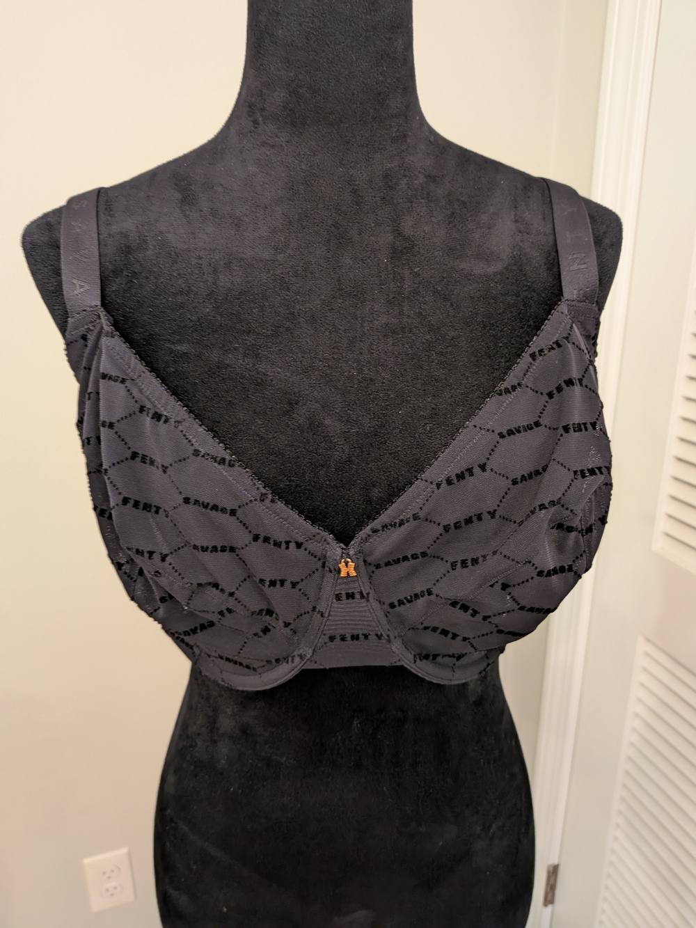 Black Lace Underwire Bra 46DDD New With Tag